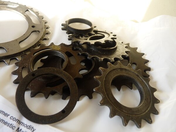 Cogs and seat posts 002.JPG