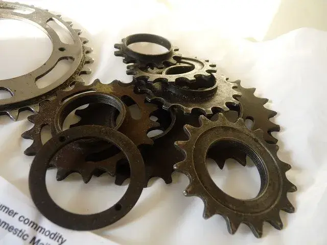 Cogs and seat posts 002.webp
