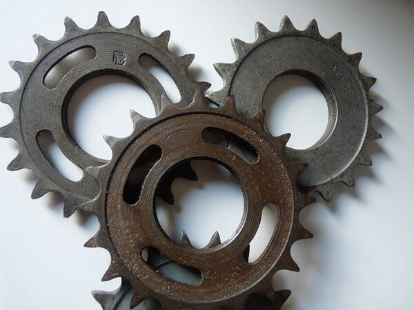 Cogs and seat posts 001.JPG