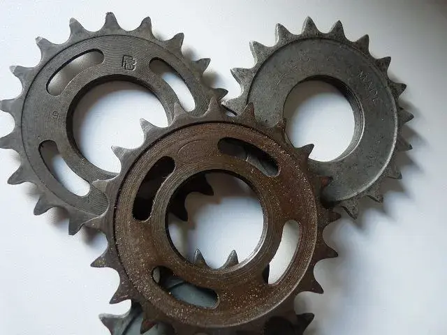 Cogs and seat posts 001.webp