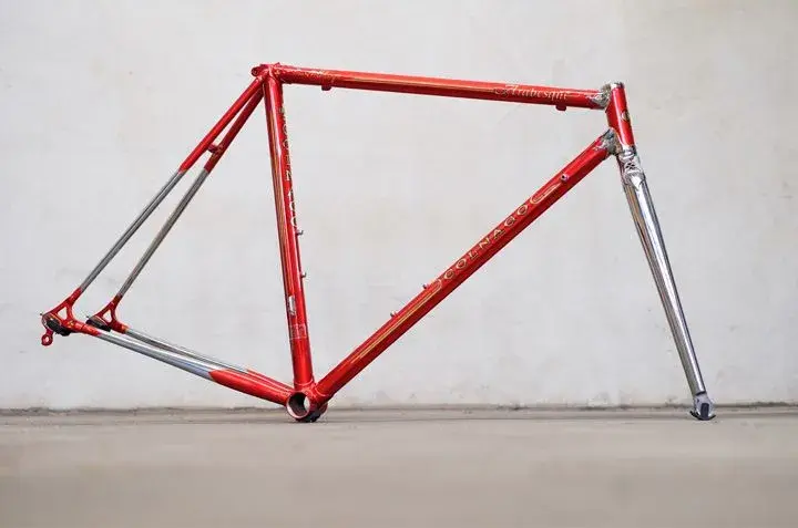 colnago-arabesque-red-main.webp