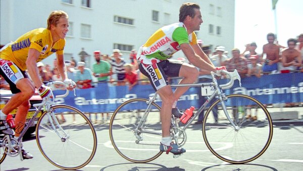Greg-LeMond-Bernard-Hinault-Alpe-dHuez-1986-Tour-de-France-pic-Sirotti.jpg