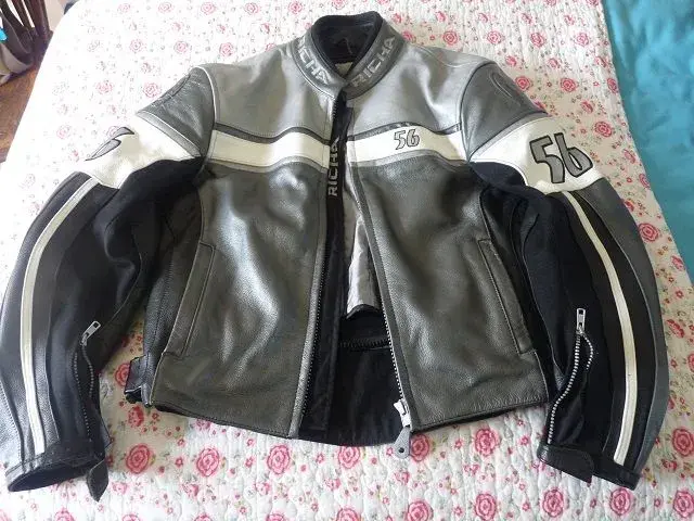 Motorbike jackets 001.webp