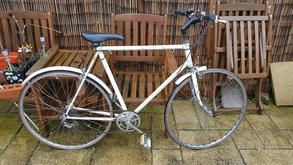 white racing bike.webp