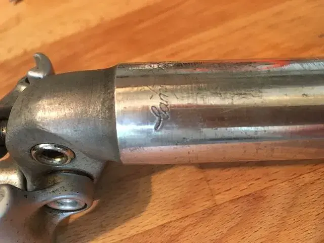 Record seatpost - 2.webp