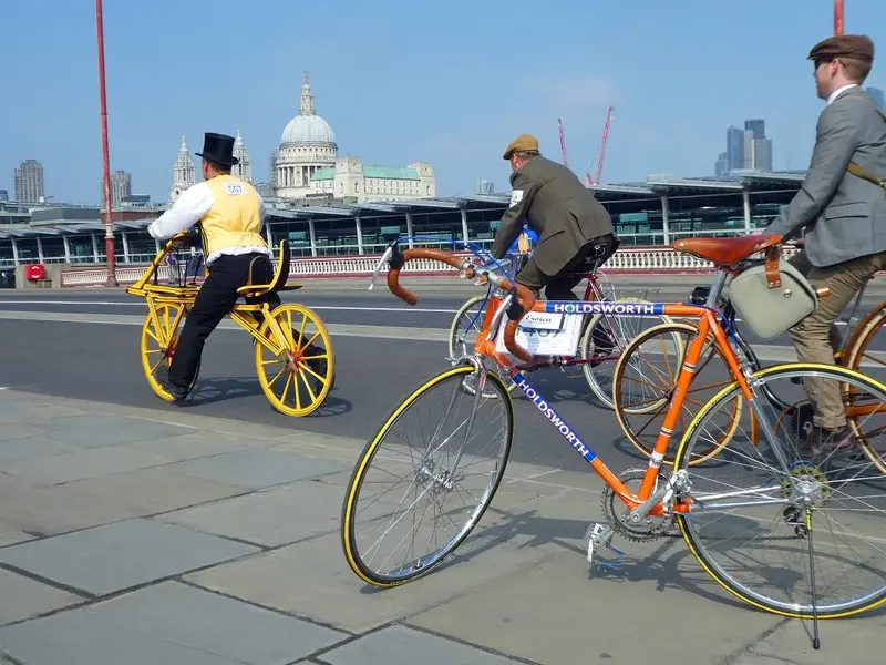 TweedRun HoldsworthStPaulsWalker1 LondonMay2017 TN.webp