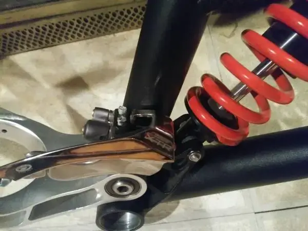 00E0E_6JMBAcGIH8I_600x450.webp