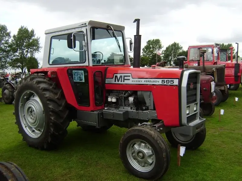 Massey_Ferguson_595_-_NFE_975P_at_Lincoln_08_-_P8170538 (Custom).webp