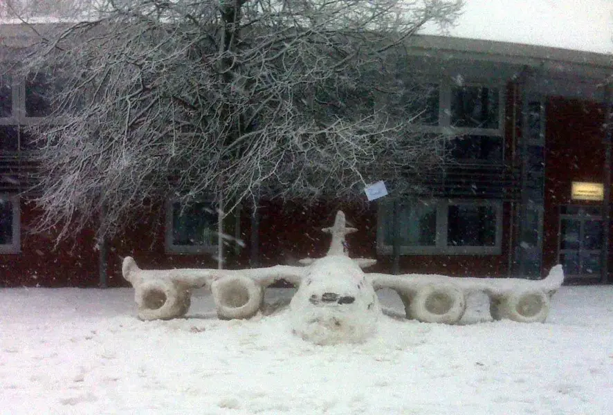 snow airplane.webp