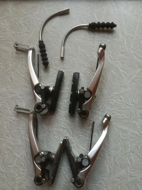 XT V Brakes.webp