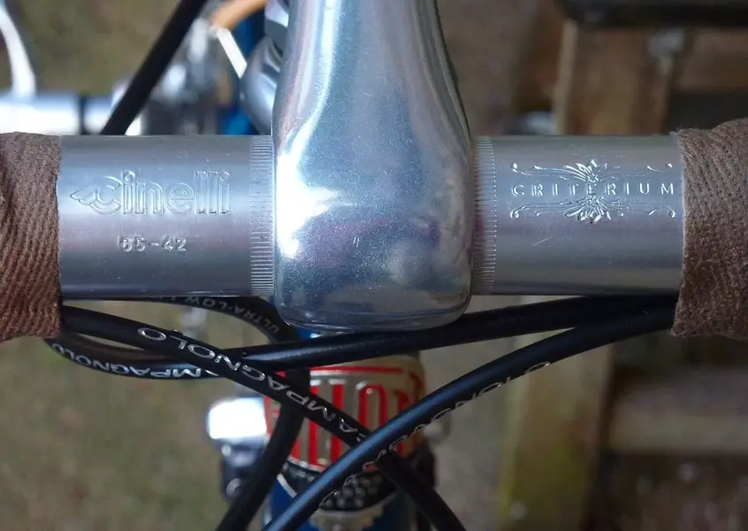 23_Finishing pieces Cinelli crit bars.webp
