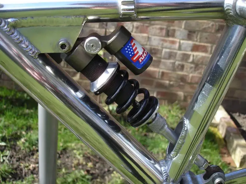 4_Rear_shock.webp