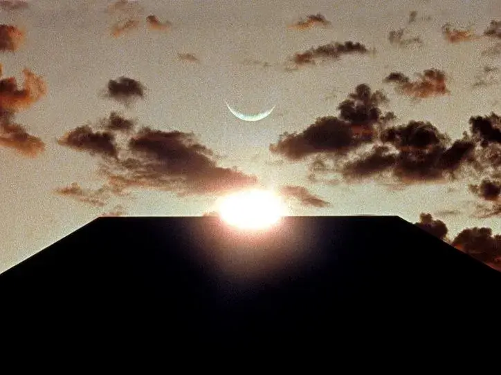 2001-a-space-odyssey-1968-014-monolith-sun-1000x750.webp