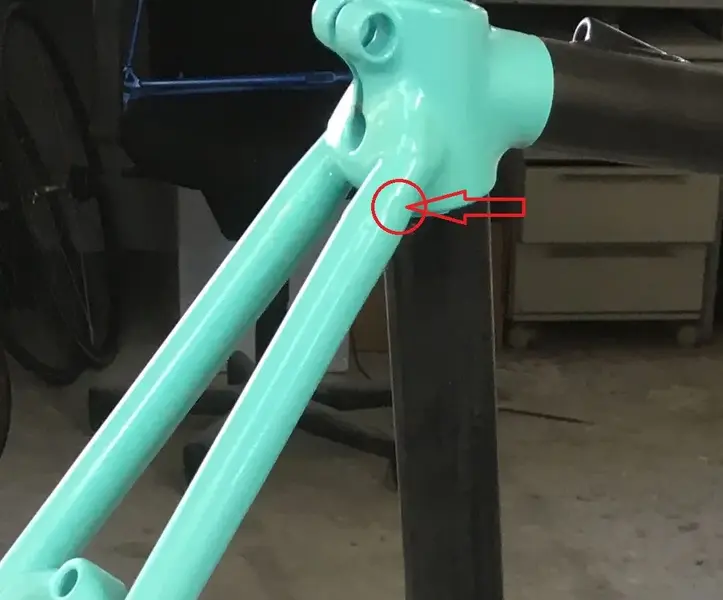 Bianchi B in a circle.webp
