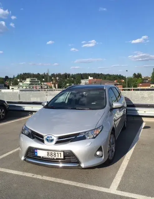 2014 Toyota Auris hybrid.webp