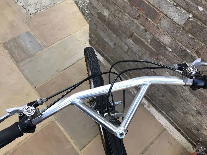 Mountain-bike-48b9582.webp