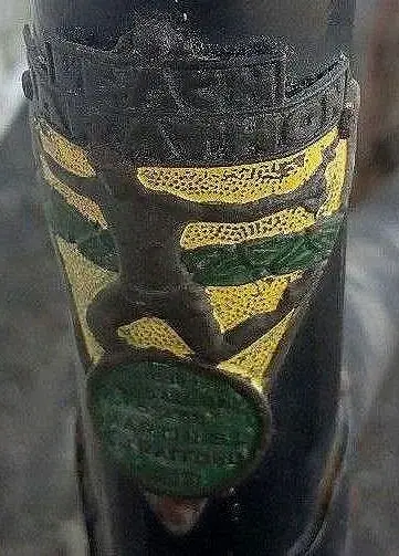 LEACH.HEADBADGE.1.webp