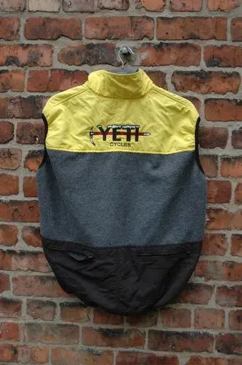 Yeti Gilet 2.webp
