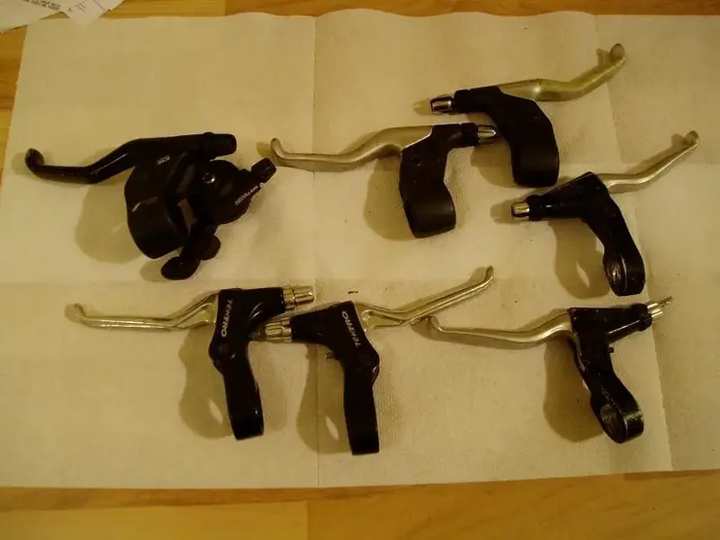 brake levers.webp