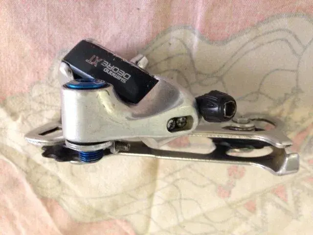 XT M735 rear 02.webp