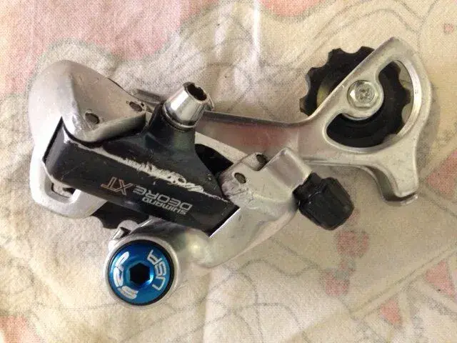 XT M735 rear 01.webp