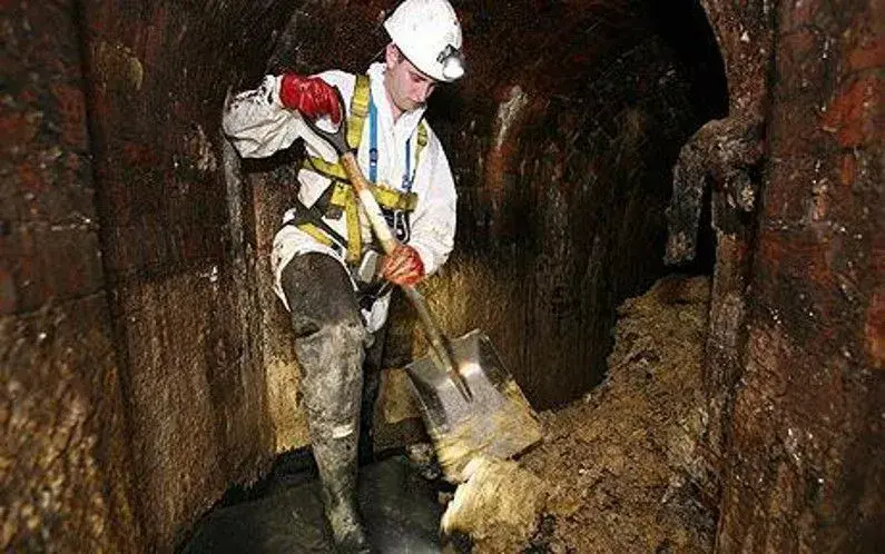 extreme-cleaner-16-sewer.webp