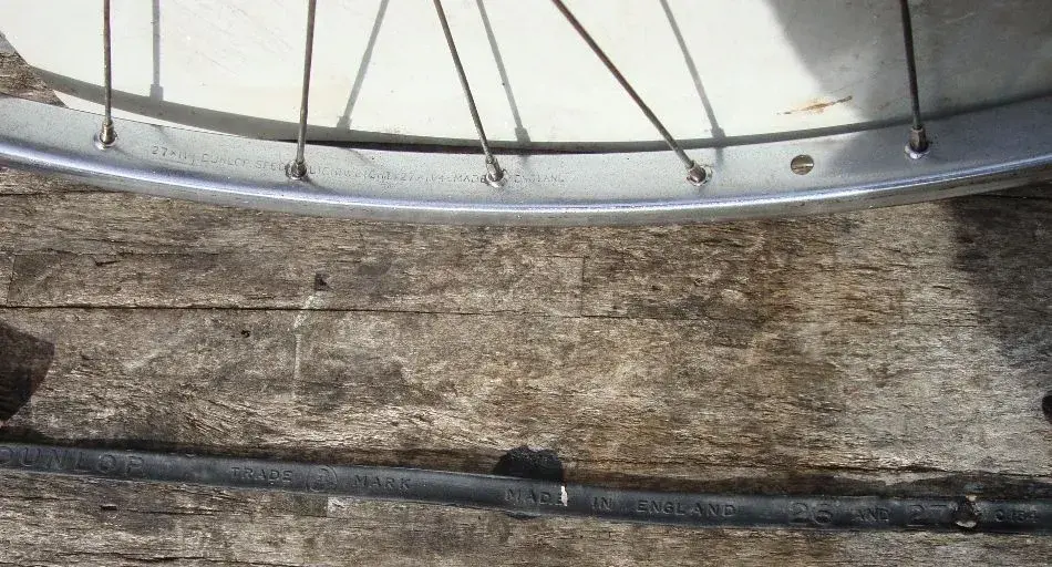 Dunlop Special Lightweight front rim (1024x768).webp