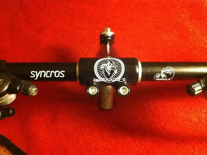 syncros_decals_applied_6.webp