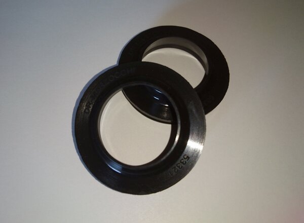 Marzocchi 24mm outer Dust Seal 800px.jpg