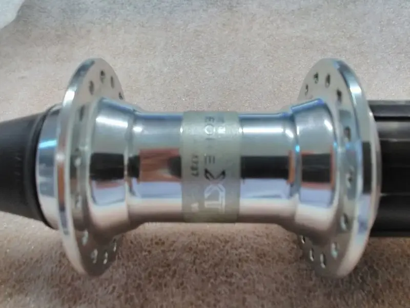 Cubo traseiro XT M737 2b.webp