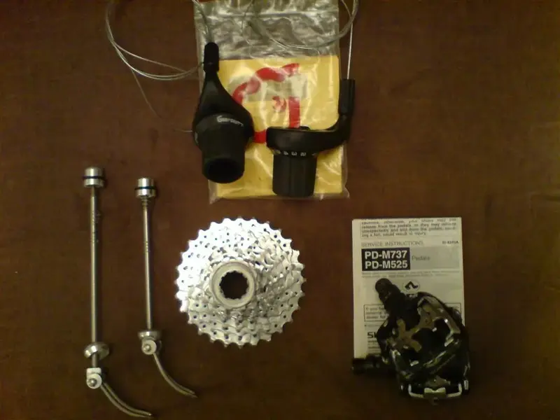 Grip Shift SRT 50R 8 Speed, M737 XT Cassette 11 28, Svelte Skewers, M525 SPD.webp
