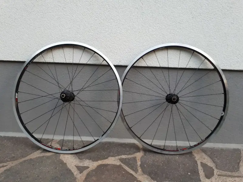 Bontrager_RaceXXXLite_1_Resize.webp