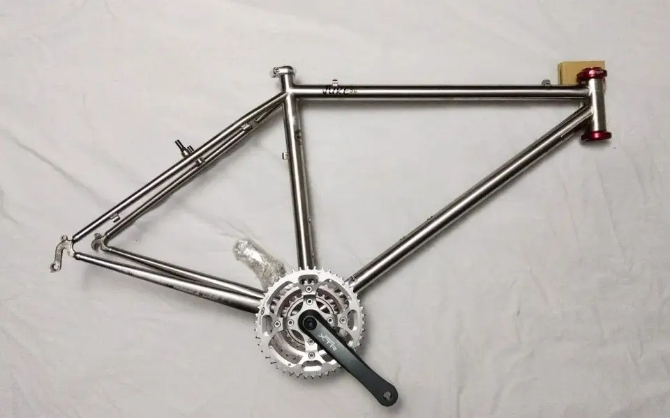 03_frame_side.webp