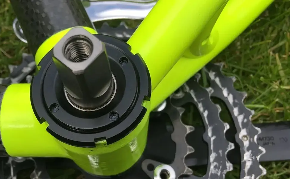Royce TI axle in uknown cups.webp