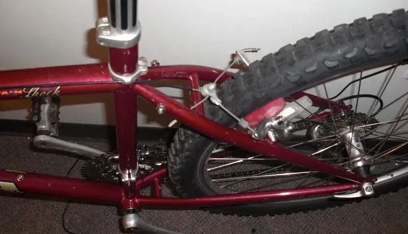 1995 Explosif size 18 fargy left rear.webp