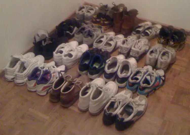 sneakers.webp