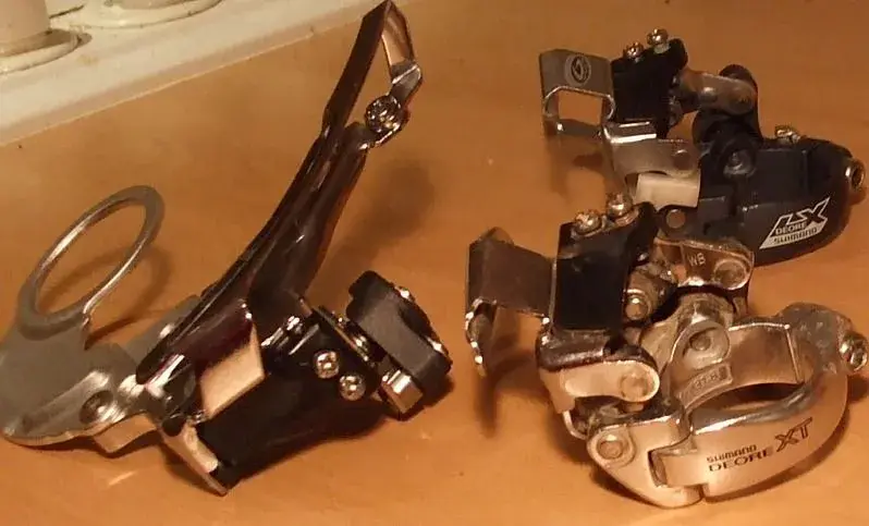 front mechs top swing.webp