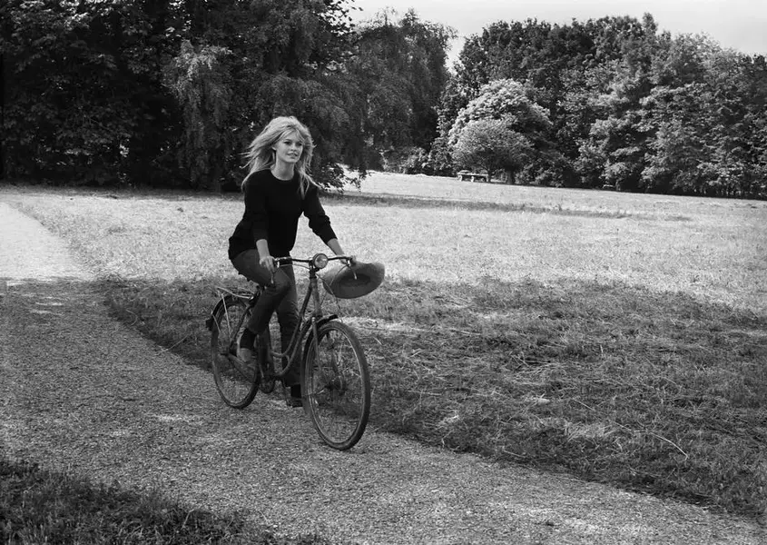 Brigitte Bardot bicyclete style.webp