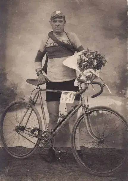 pédales courbées.webp