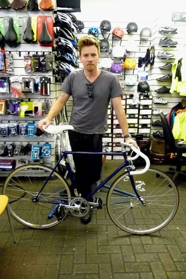 Ewan McGregor Taking delivery of his new Fixie, Handbuilt by Lee Cooper..webp