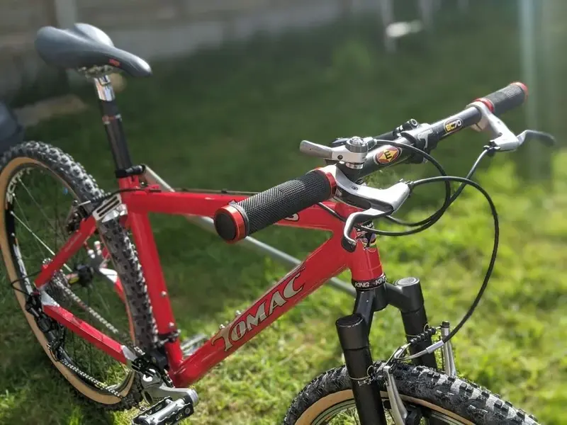 Tomac angle view.webp