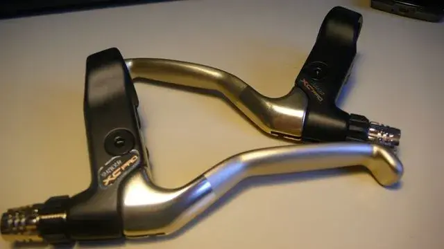Suntour Levers.webp