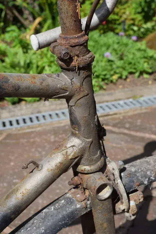 Alan's Raleigh head tube rear.A.webp