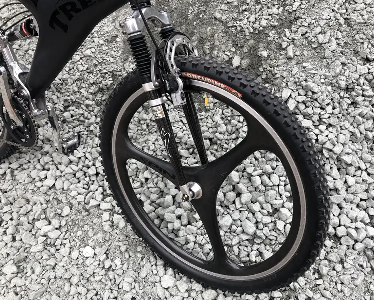 Trek Y-50 Dark Tribute (5).webp