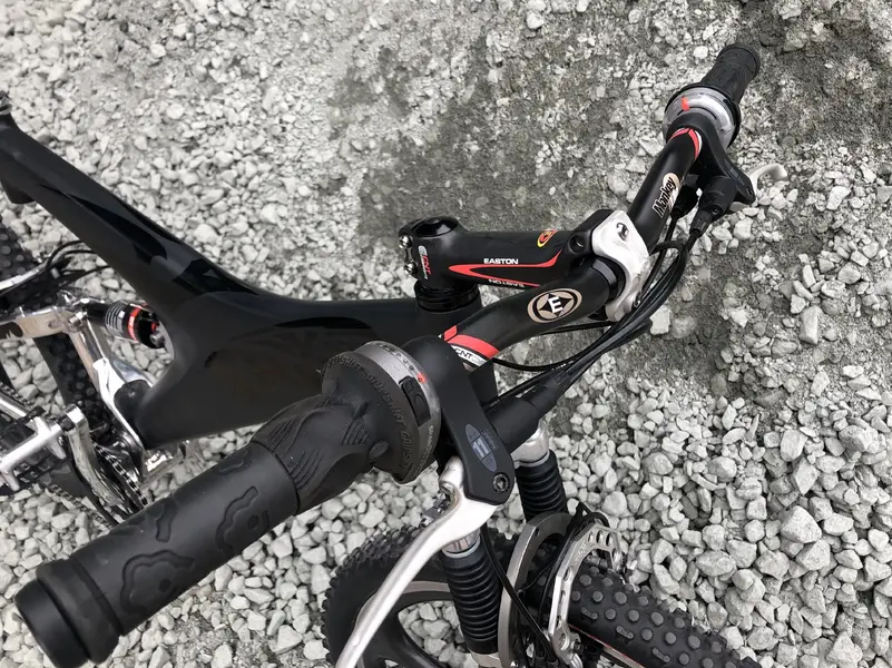 Trek Y-50 Dark Tribute (4).webp