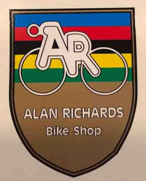 Alan Richards Crest.png