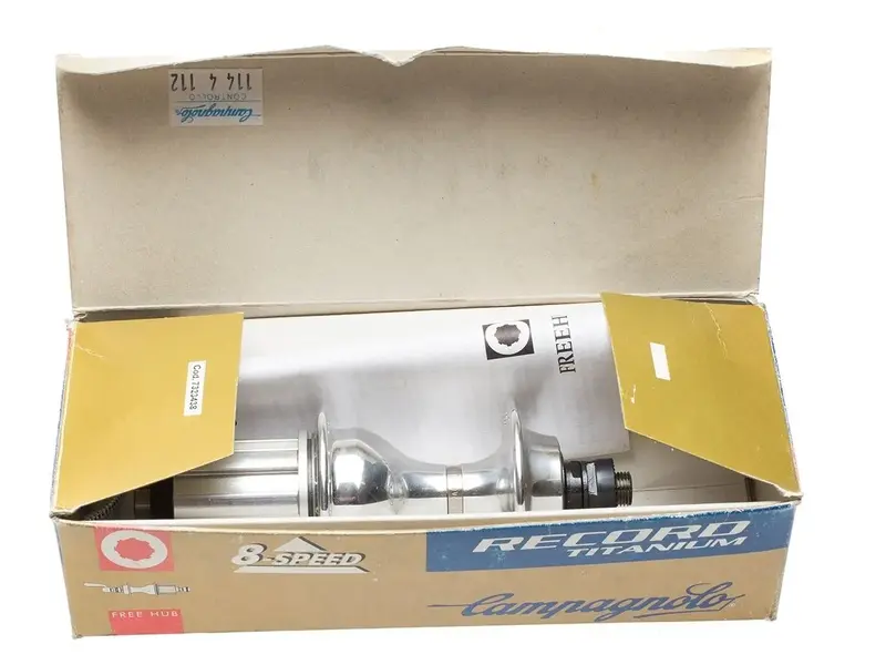 0033999_campagnolo-record-titanium-rear-hub-silver.webp
