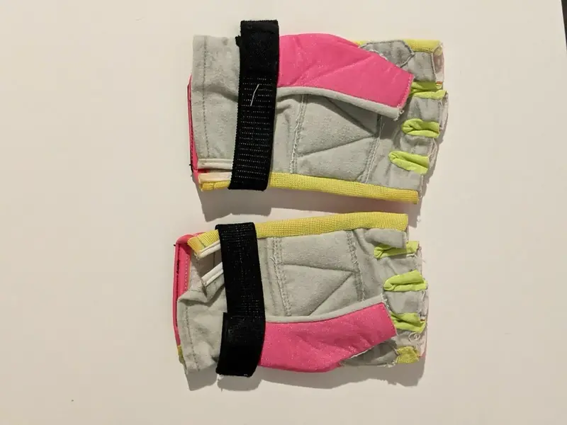 retro gloves 2.webp