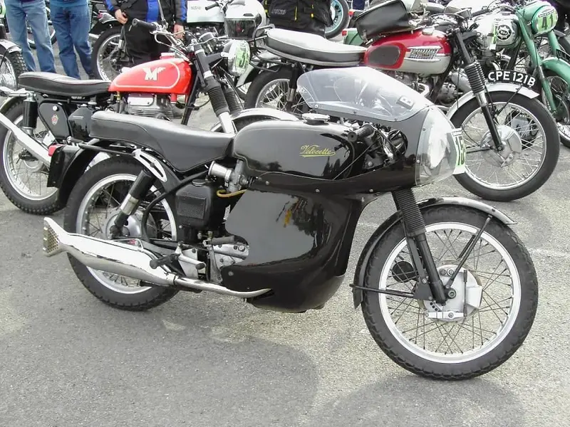 Velo%20Thruxton%20BYV874H%20016[1].webp