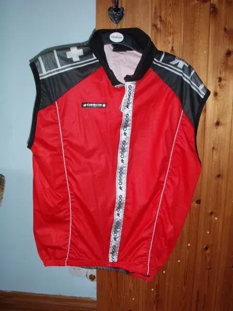 Assos gilet.webp